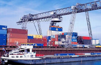 國際貨運代理公司在報關時需要提交哪些單據