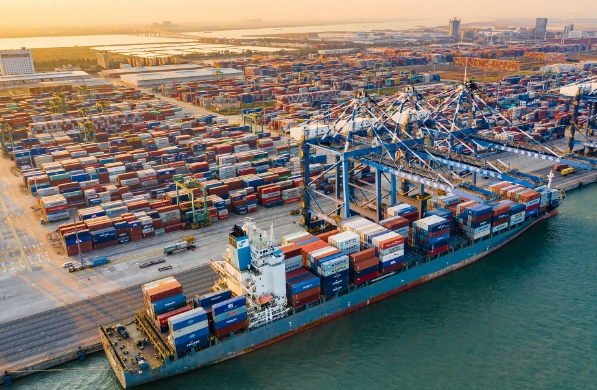 阿聯酋海運是新時代的絲路航運先鋒，在全球范圍內樹立了嶄新的形象