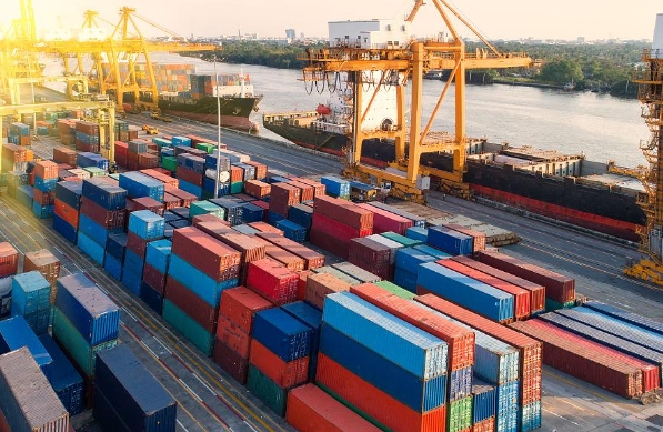 國際貨代行業如同一座橋梁，連接著世界各地的商品與消費者